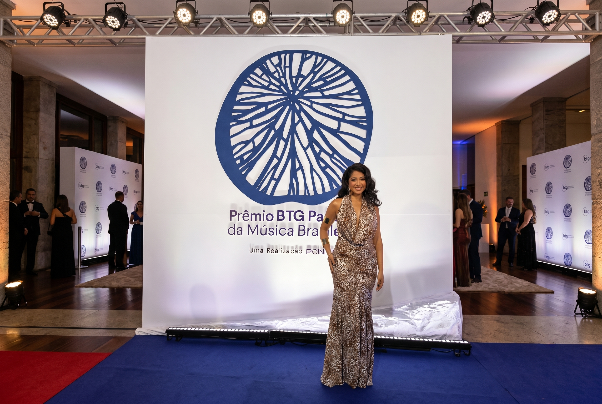 Zaynara brilha no Theatro Municipal do Rio após indicação histórica ao Prêmio da Música Brasileira