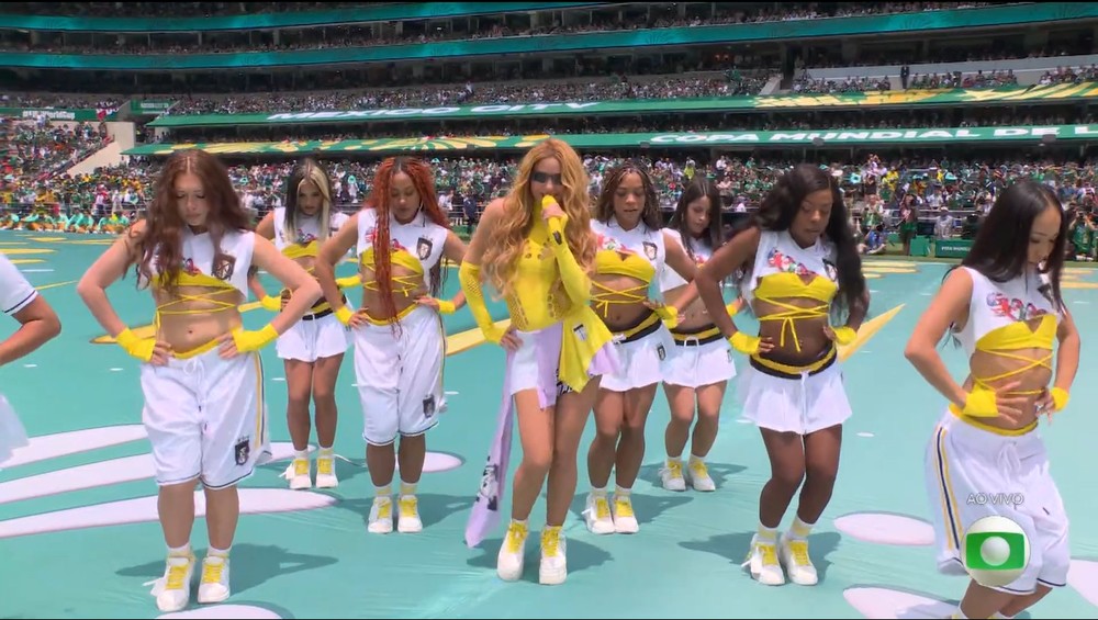 Shakira e Burna Boy abrem Copa do Mundo de 2026 com show no México