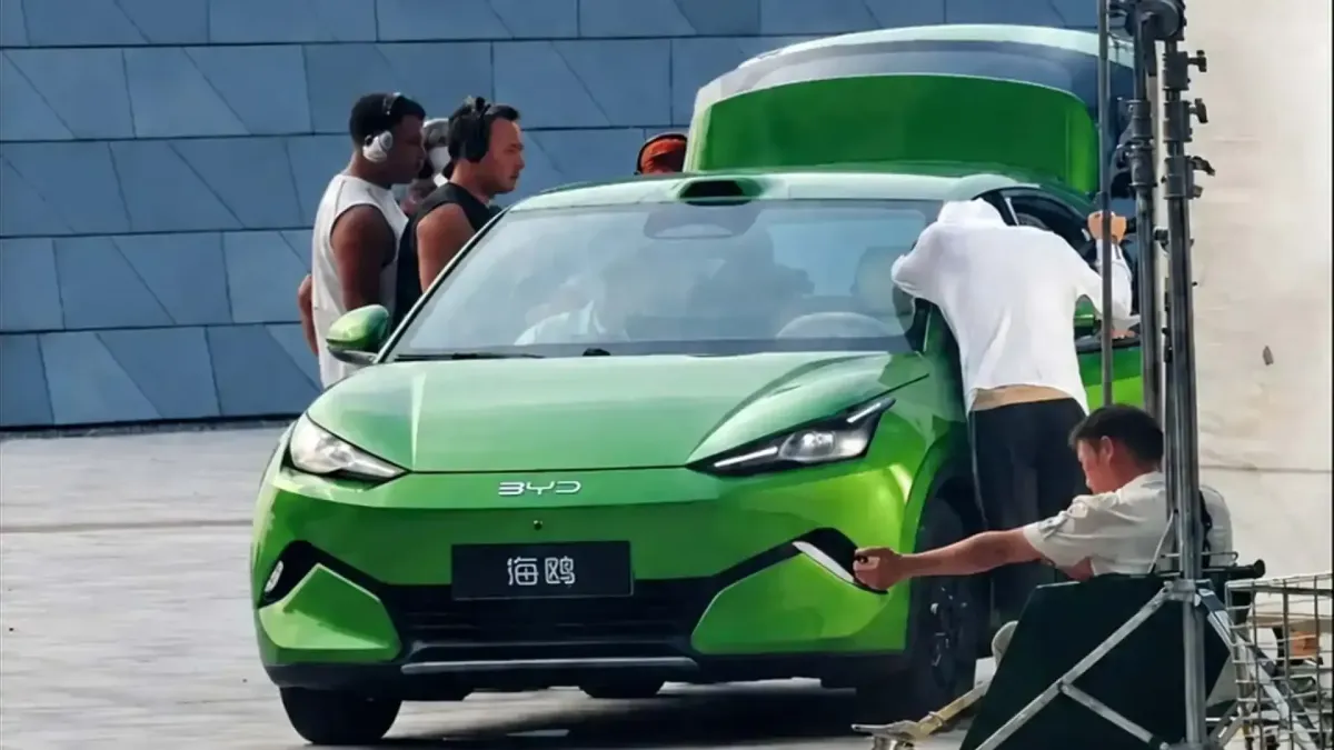 BYD Dolphin Mini cresce e aparece sem camuflagem na China