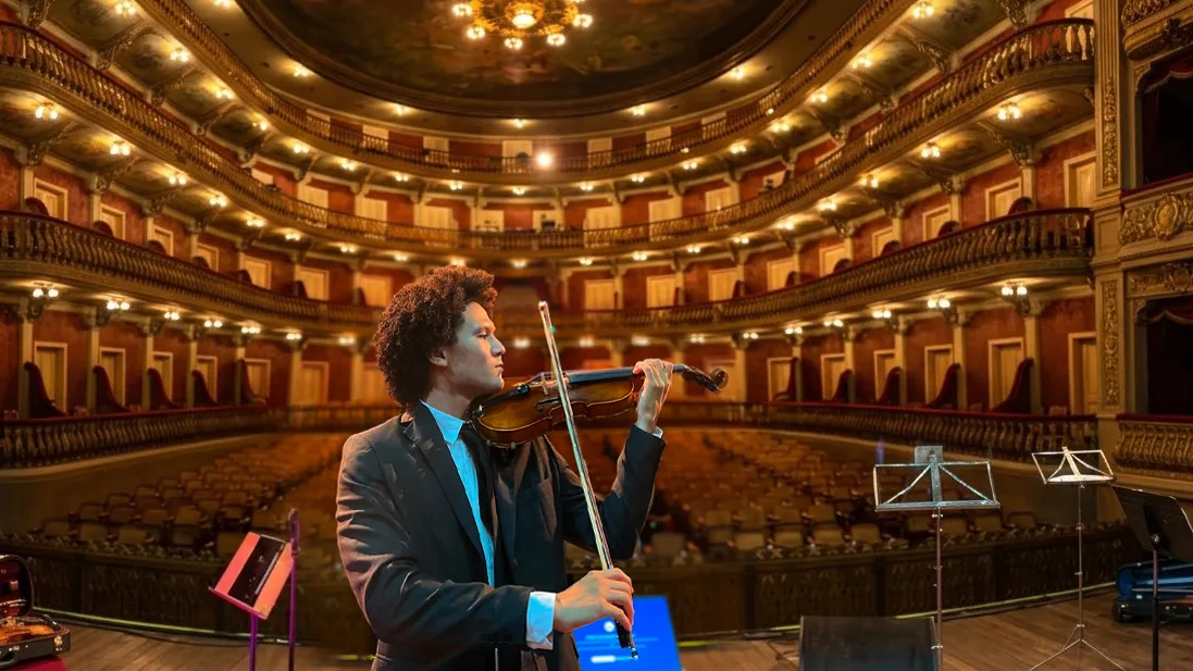Jovem de Vila do Carmo brilha no palco do Theatro da Paz em Belém